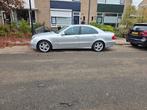 Mercedes-Benz E-Klasse 1.8 E200 Kompr Sedan AUT 2006 Grijs, Auto's, Mercedes-Benz, Achterwielaandrijving, 4 cilinders, 1796 cc