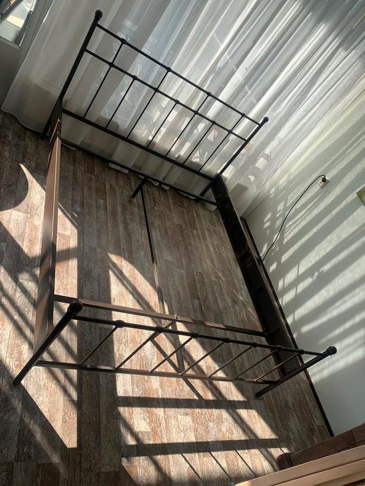Spijlen bed 160x200 - Tweepersoonsbed, Huis en Inrichting, Slaapkamer | Bedden, Gebruikt, Tweepersoons, 160 cm, 200 cm, Metaal