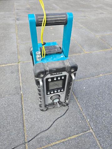 Makita Radio DMR102 - Bouwradio beschikbaar voor biedingen