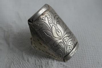 Antieke Ring beschikbaar voor biedingen