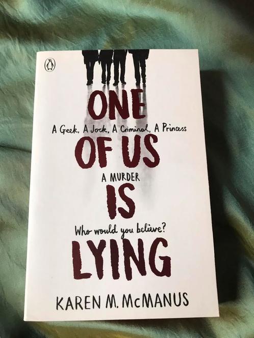 One of us is lying, Boeken, Taal | Engels, Zo goed als nieuw, Ophalen of Verzenden