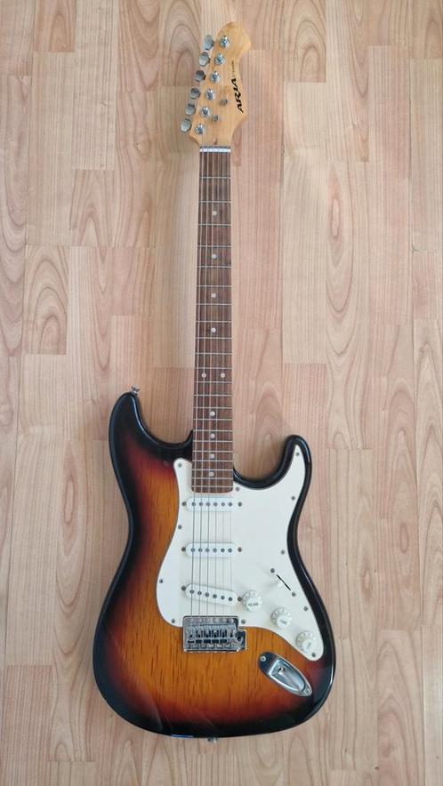 ARIA Elektrische Gitaar + Gitaarband, Muziek en Instrumenten, Snaarinstrumenten | Gitaren | Elektrisch, Gebruikt, Overige merken