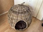 happy house rieten villa rond/ poezen/hondemand, Dieren en Toebehoren, Hondenmanden, Ophalen of Verzenden, Nieuw, Riet