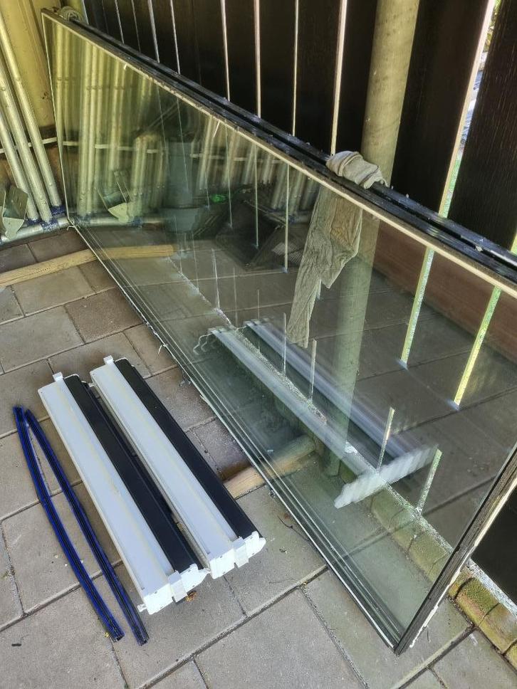 2 HR++ gelaagde ruiten incl roosters (totaal 245cm x 89,8cm), Doe-het-zelf en Verbouw, Glas en Ramen, Zo goed als nieuw, Gevelraam of Ruit