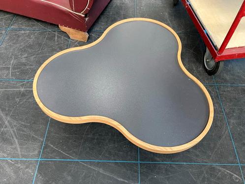 Zweedse design tafel, Huis en Inrichting, Tafels | Bijzettafels, Gebruikt, Overige vormen, Minder dan 55 cm, Hout, Ophalen