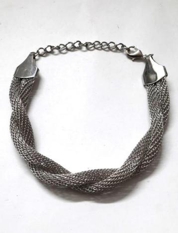 Zilverkleurige gevlochten metalen armband beschikbaar voor biedingen