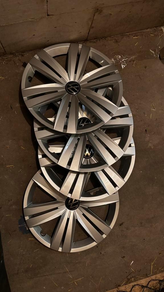 VW wieldoppen 2024 –origineel set van 4 -nieuwstaat -Caddy, Auto diversen, Wieldoppen, Nieuw, Ophalen of Verzenden