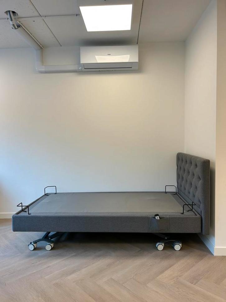 Senioren zorgbed | Elektrisch verstelbaar | NIEUW!, Huis en Inrichting, Slaapkamer | Boxsprings, Nieuw, 100 cm, 210 cm, Eenpersoons