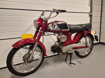 Aangeboden: Honda C320 Oldtimer brommer met kenteken beschikbaar voor biedingen