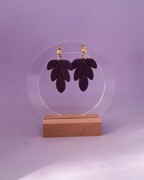 Nieuwe paarse oorbellen, Sieraden, Tassen en Uiterlijk, Oorbellen, Nieuw, Overige materialen, Paars, Ophalen of Verzenden
