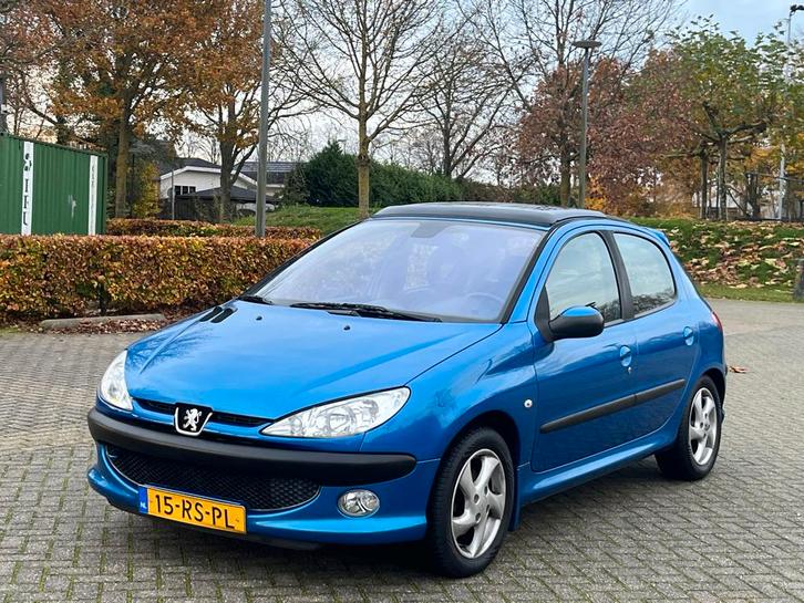 Peugeot 206 1.6 16V Griffe 5D AUT 2005 Blauw km 148097, Auto's, Peugeot, Particulier, Benzine, E, Hatchback, Automaat, Origineel Nederlands