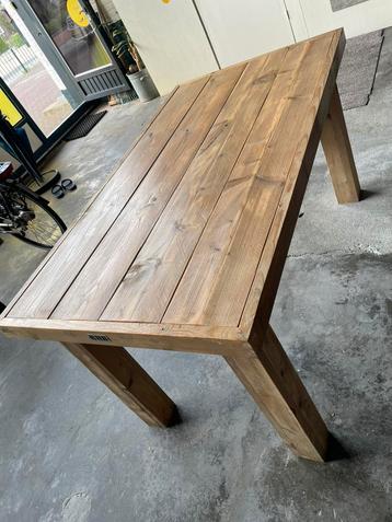 Steiger houten eettafel beschikbaar voor biedingen