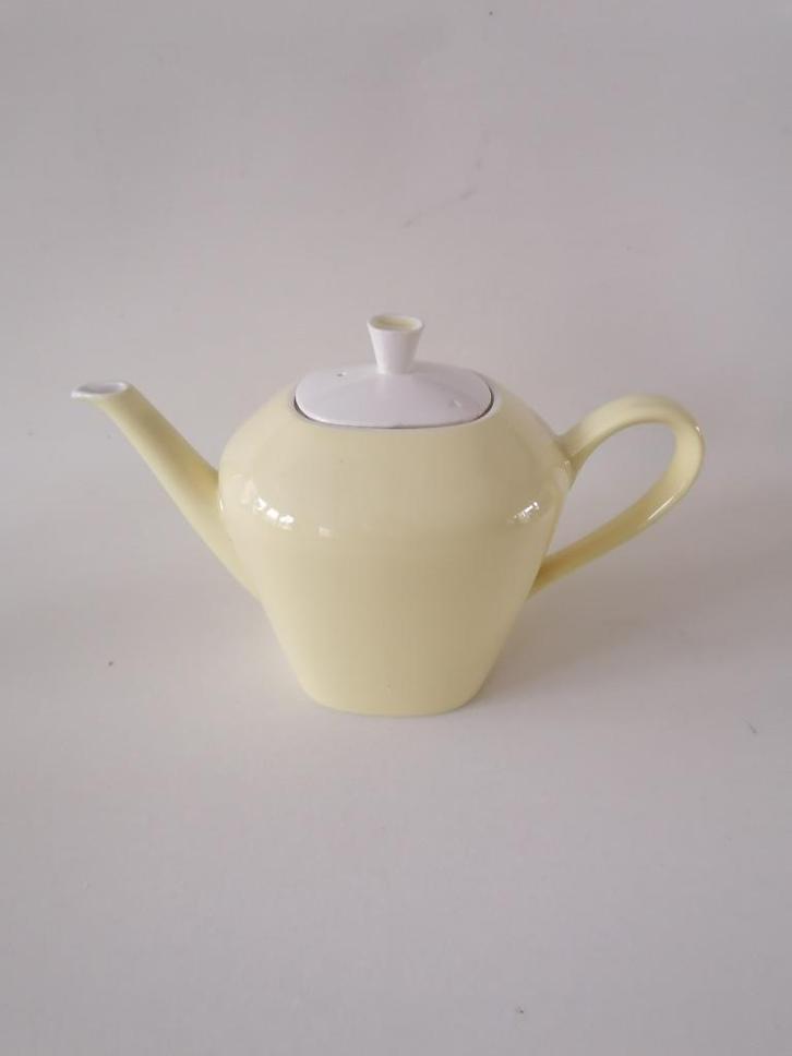 Petrus regout maastrichts aardewerk pastel gele theepot, Antiek en Kunst, Antiek | Servies los, Ophalen of Verzenden