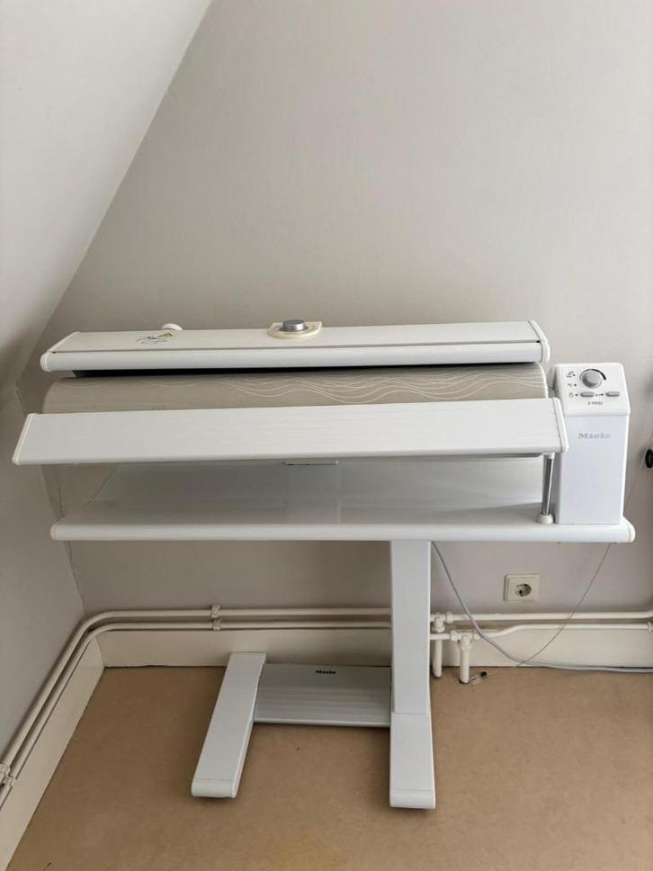 Miele B995D Strijkmachine / strijkpers, Witgoed en Apparatuur, Strijkijzers en Strijkplanken, Gebruikt, Ophalen