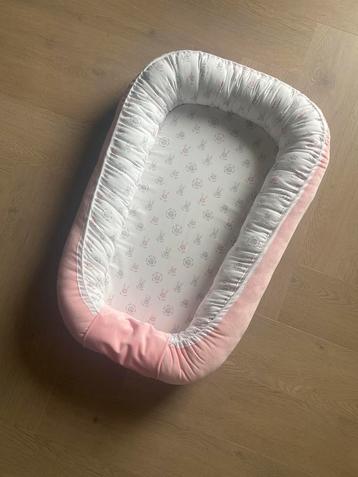 NIEUW Babynestje incl vast matrasje beschikbaar voor biedingen