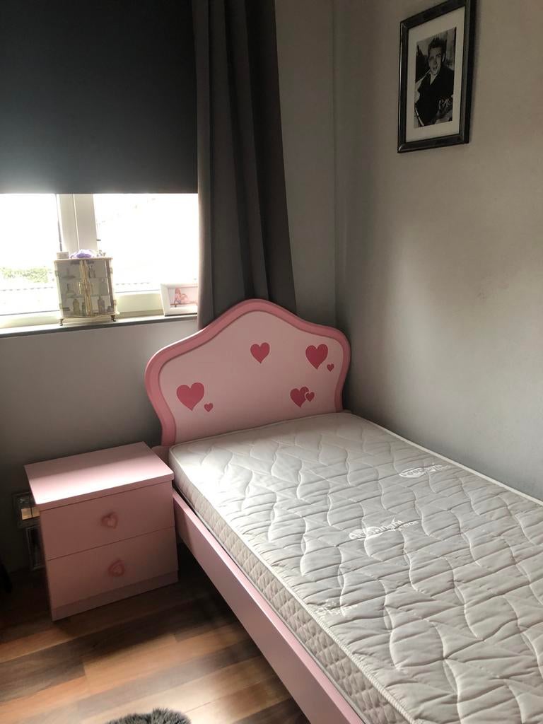 Complete kinderkamer met kast en nachtkastje, Ophalen of Verzenden, Zo goed als nieuw, Meisje