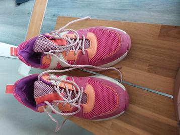 Sneakers beschikbaar voor biedingen
