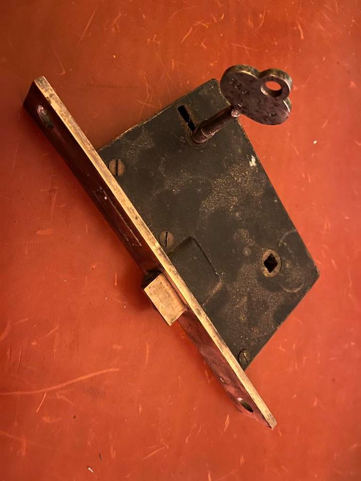 Oud koperen Lips slot met sleutel, Antiek en Kunst, Antiek | Overige Antiek, Ophalen of Verzenden