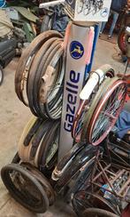 Partij fietsen en onderdelen  moet weg, Ophalen, Jaren '40