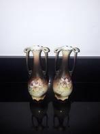 2 Antieke Jugendstil ranke vaasjes met bloemdecor, Antiek en Kunst, Verzenden