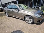 Mercedes-Benz E-Klasse E200 CDI BE Aut7 2012 Grijs /bruin, Auto's, Mercedes-Benz, Automaat, Beige, Bruin, Parkeerassistent