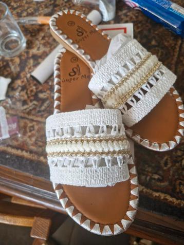 Super me slippers maat 38 beschikbaar voor biedingen