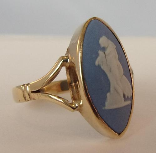 Art Nouveau geelgouden ring, circa 1895, met Wedgwood camee, Sieraden, Tassen en Uiterlijk, Antieke sieraden, Ring, Goud, Met edelsteen