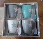 Set van 4 mokken - bekers - ster - bijpassende lepeltjes (ni, Keramiek, Nieuw, Ophalen of Verzenden, Overige stijlen