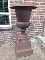 Gietijzeren vaas op gietijzeren sokkel, Tuin en Terras, Tuinvazen, Ophalen, Gebruikt