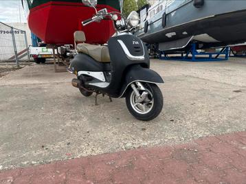 Iva retro scooter beschikbaar voor biedingen