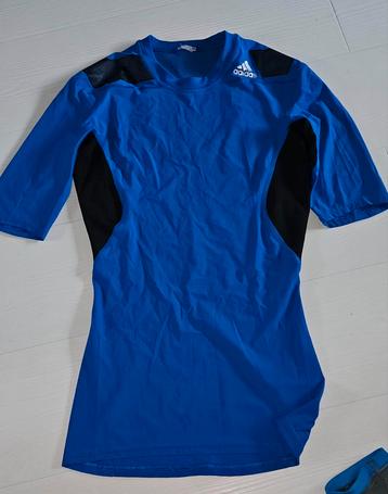 Adidas techfit compressietop maat M 4 beschikbaar voor biedingen
