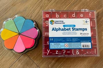 Alfabet stempel set met gekleurde stempel kussens beschikbaar voor biedingen