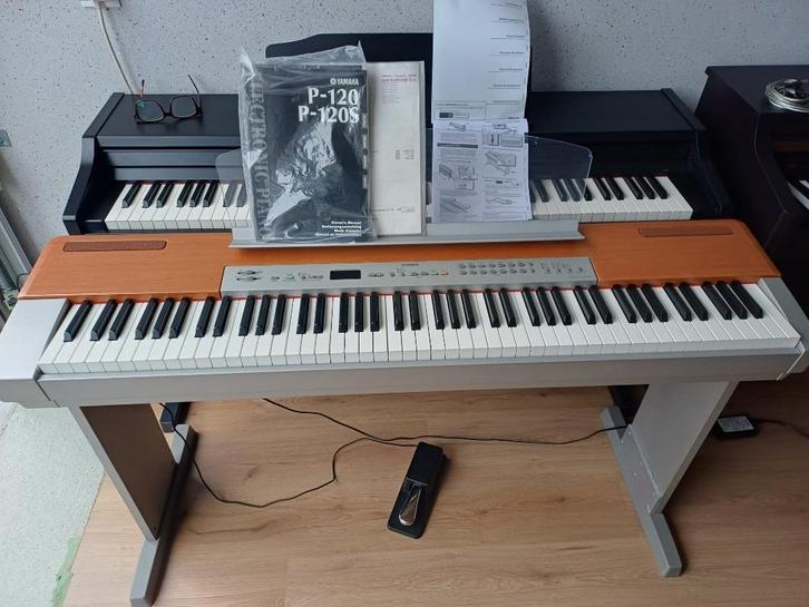 Digitale piano Yamaha P-120, Muziek en Instrumenten, Piano's, Gebruikt, Piano, Bruin, Digitaal, Ophalen of Verzenden