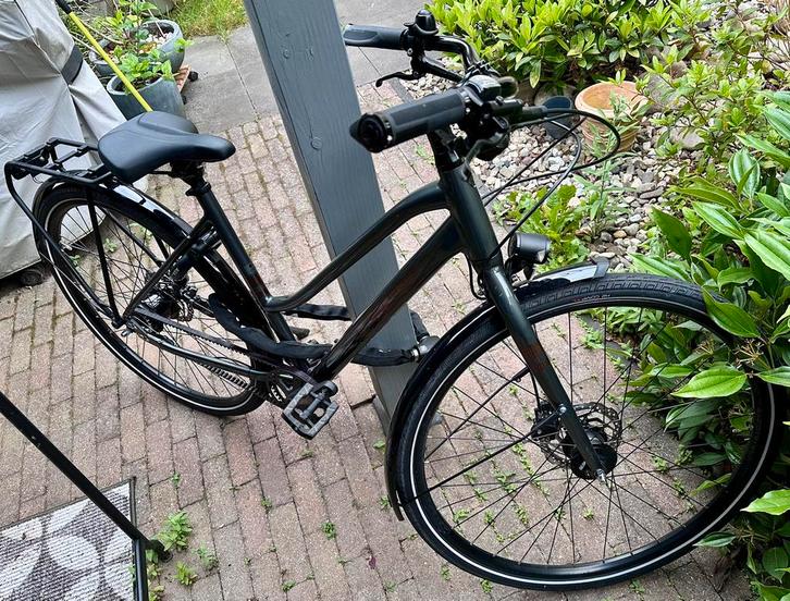 Trek-District 4 equipped-2022-M-Carbon fiber, Fietsen en Brommers, Fietsen | Dames | Sportfietsen en Toerfietsen, Zo goed als nieuw