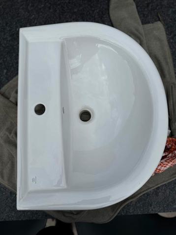 Wastafel wit beschikbaar voor biedingen