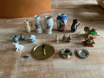 Poppenhuis miniaturen beschikbaar voor biedingen