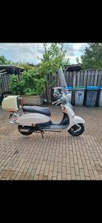 Te koop zeer mooie en goede BTC granda retro scooter  2019, Fietsen en Brommers, Snorfietsen en Snorscooters, Ophalen of Verzenden