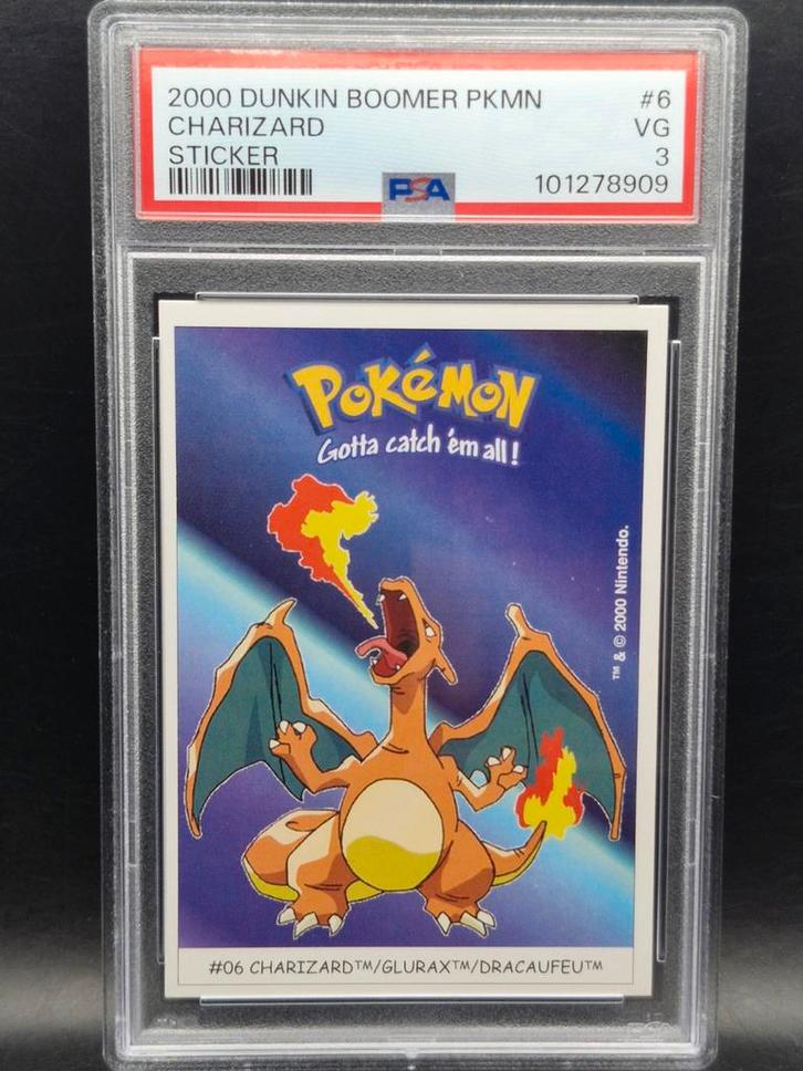 Charizard 2000 dunkin boomer pkmn sticker #6 PSA 3, Hobby en Vrije tijd, Verzamelkaartspellen | Pokémon, Gebruikt, Losse kaart