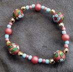 ARMBAND MET BLOEMETJESKRAAL ,GOUD NIEUW ELASTISCH, Overige materialen, Nieuw, Ophalen of Verzenden, Met bedels of kralen