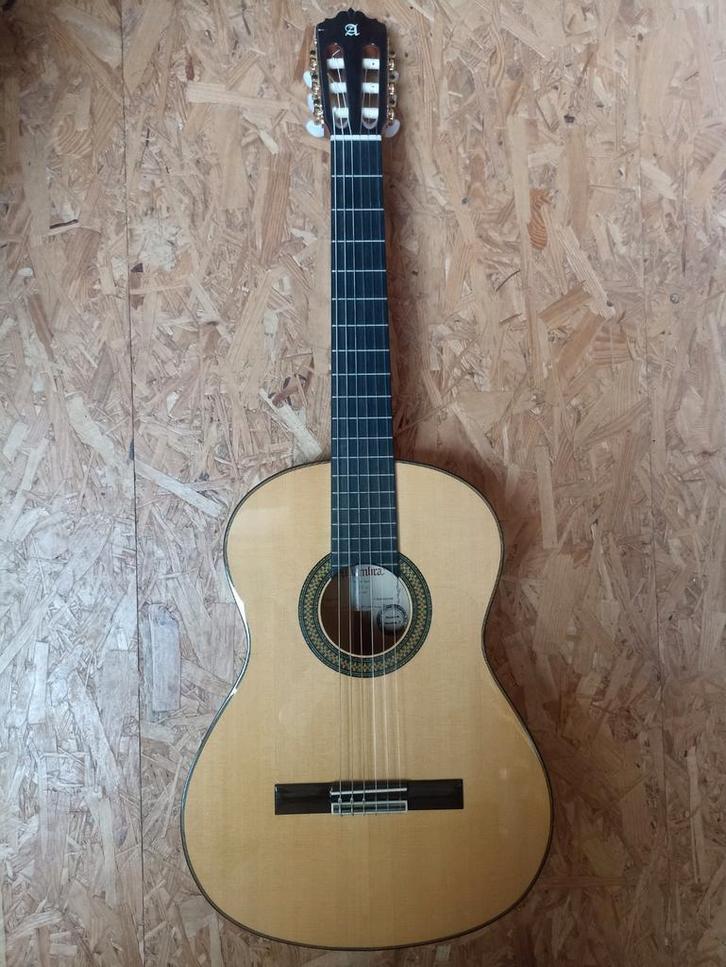 Alhambra 7 Fc + hardcase, Muziek en Instrumenten, Snaarinstrumenten | Gitaren | Akoestisch, Zo goed als nieuw, Klassieke of Spaanse gitaar