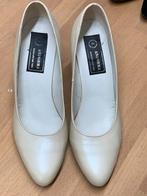 Champagne kleurige pumps maat 38. Trouwschoenen., Ophalen of Verzenden, Gedragen, Beige, Pumps