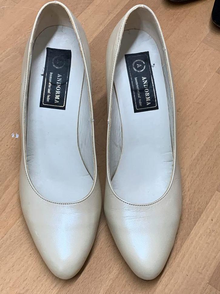 Champagne kleurige pumps maat 38. Trouwschoenen., Kleding | Dames, Schoenen, Gedragen, Pumps, Beige, Ophalen of Verzenden