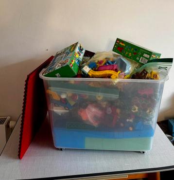 Grote hoeveelheid Duplo beschikbaar voor biedingen