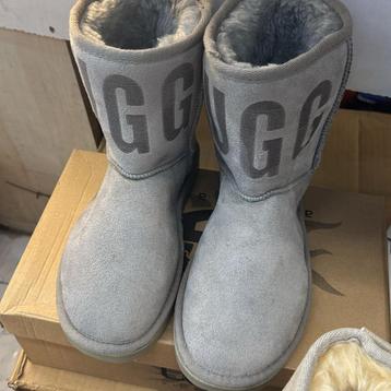 Diverse Ugg / Uggs laarzen / schoenen voor dames 38 / 39 beschikbaar voor biedingen
