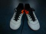 1 paar wit/oranje NIKE voetbalschoenen maat 38 1/2, Ophalen of Verzenden, Zo goed als nieuw, Nike, Jongen of Meisje