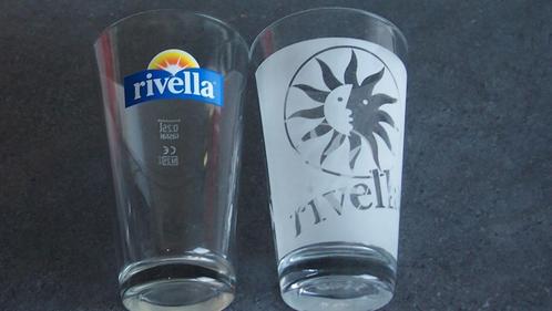 als nieuw set 2 glas reclame en ets Logo RIVELLA frisdrank, Verzamelen, Glas en Borrelglaasjes, Frisdrankglas, Ophalen