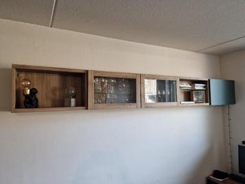 Wandkastjes met veel opbergruimte in zeer nette staat beschikbaar voor biedingen