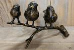 2 VOGELS MET JONG OP TAK / BRONS / 20 cm breed