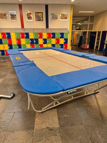 Grote trampoline - zo goed als nieuw! beschikbaar voor biedingen