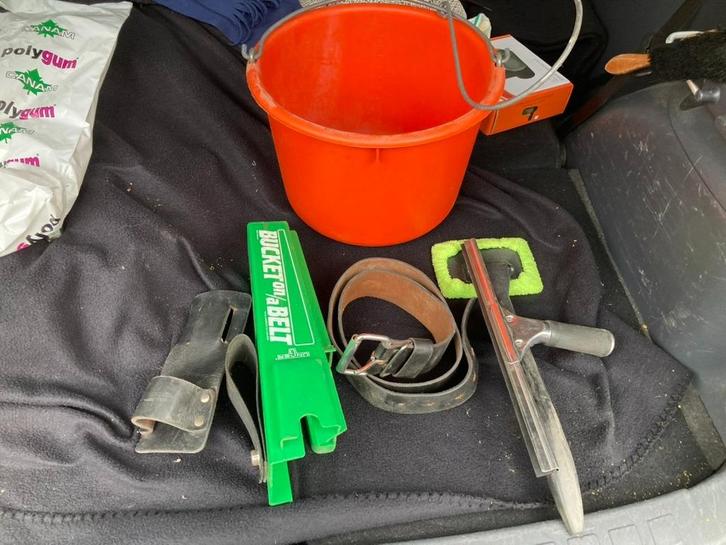 Glazenwasser mat. leren-riem+ onderdelen emmer+haak wisser, Doe-het-zelf en Verbouw, Gereedschap | Handgereedschap, Zo goed als nieuw